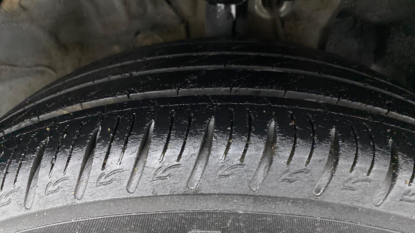 2019 Hyundai VENUE SX PLUS 1.0 TURBO DCT, Petrol, Automatic, 36,675 km, Right Front Tyre Tread