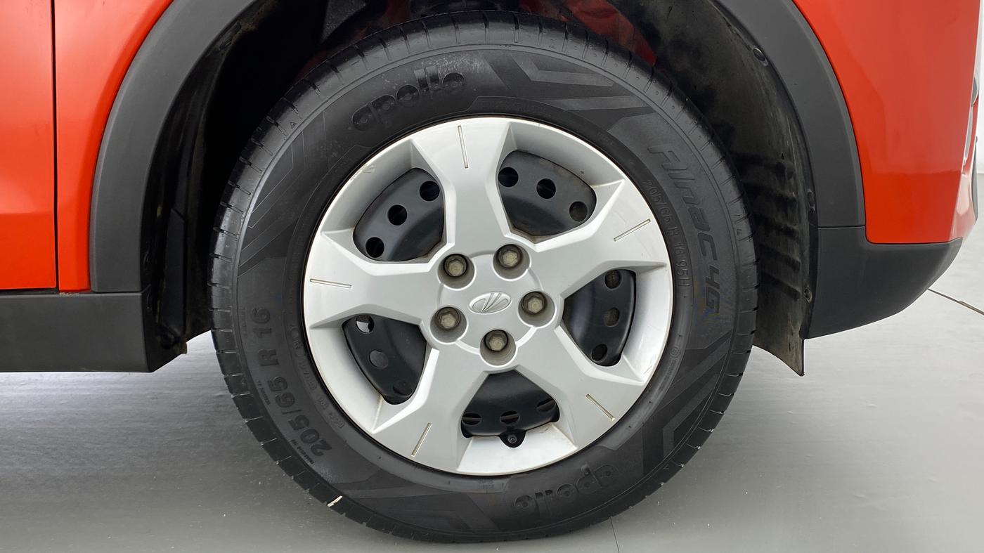 2019 Mahindra XUV300 1.5 W6 MT, Diesel, Manual, 22,770 km, Right Front Wheel