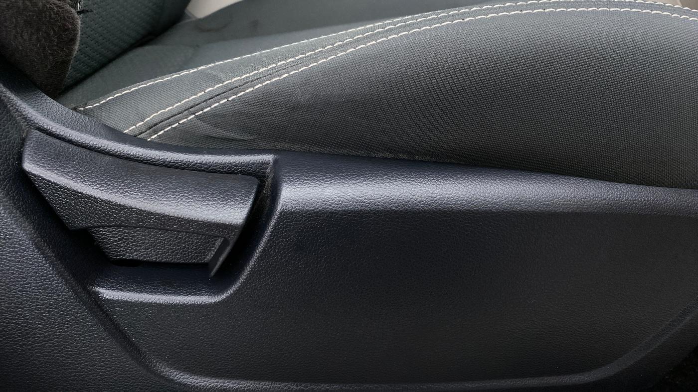 2019 Mahindra XUV300 1.5 W6 MT, Diesel, Manual, 22,770 km, Driver Side Adjustment Panel