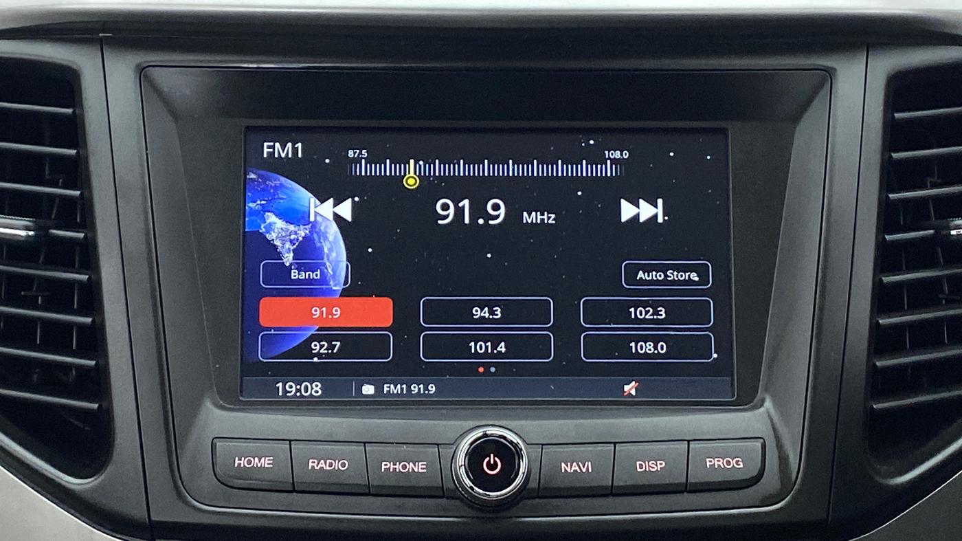 2019 Mahindra XUV300 1.5 W6 MT, Diesel, Manual, 22,770 km, Infotainment System
