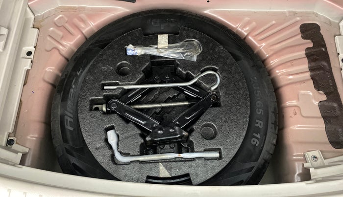 2019 Mahindra XUV300 1.5 W6 MT, Diesel, Manual, 22,770 km, Spare Tyre