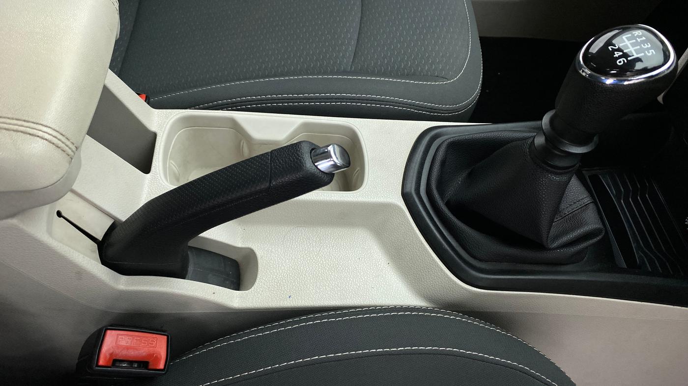 2019 Mahindra XUV300 1.5 W6 MT, Diesel, Manual, 22,770 km, Gear Lever