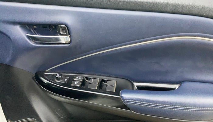 2022 Maruti Baleno ALPHA PETROL 1.2, Petrol, Manual, 55,882 km, Driver Side Door Panels Control