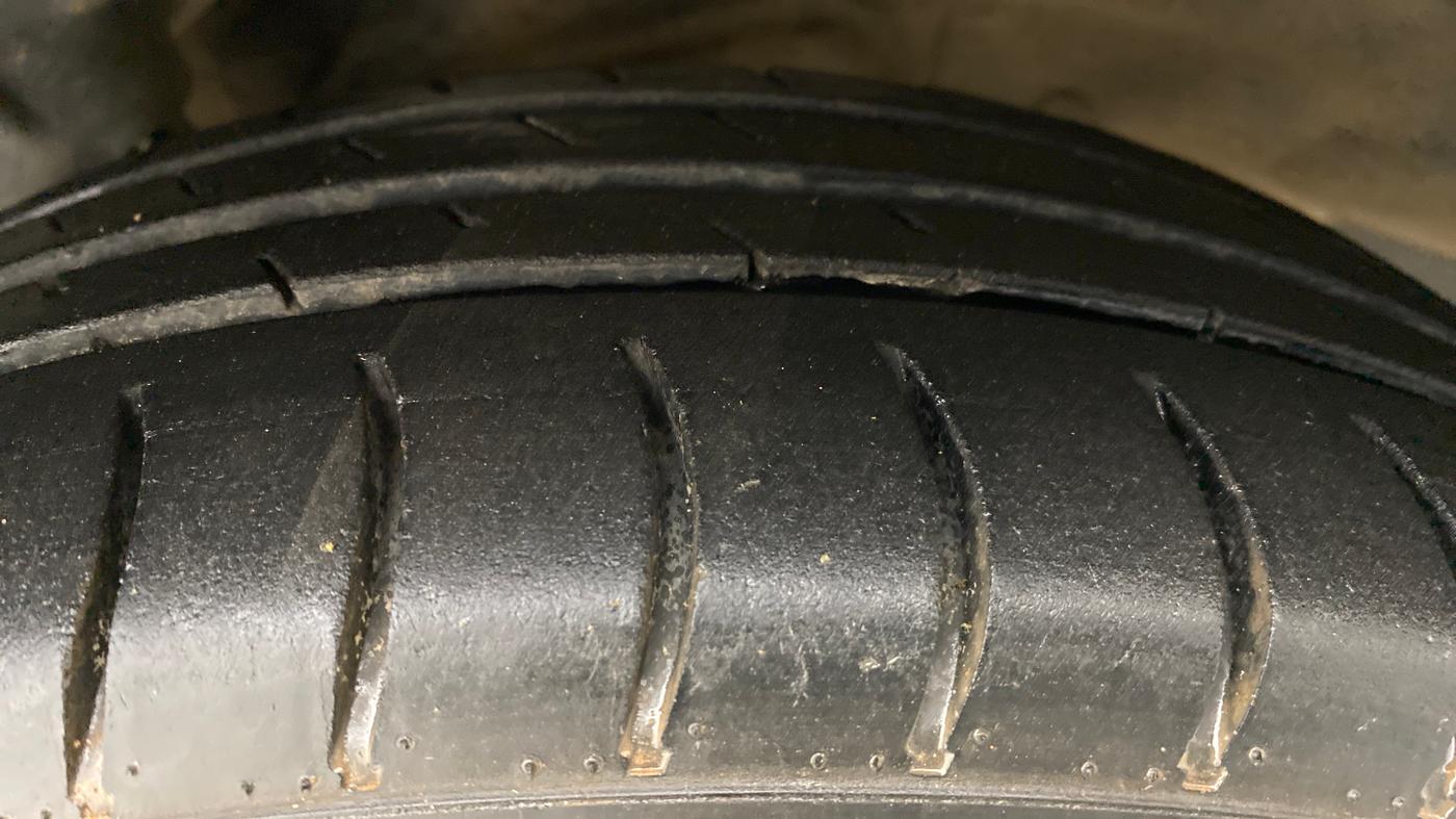 2012 Hyundai Eon MAGNA PLUS, Petrol, Manual, 76,556 km, Left Front Tyre Tread