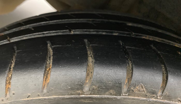 2012 Hyundai Eon MAGNA PLUS, Petrol, Manual, 76,556 km, Left Rear Tyre Tread