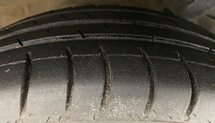 2012 Hyundai Eon MAGNA PLUS, Petrol, Manual, 76,556 km, Right Front Tyre Tread