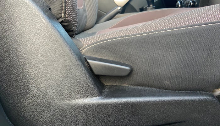 2021 Renault Duster RXZ 1.5 PETROL MT, Petrol, Manual, 1,10,497 km, Driver Side Adjustment Panel