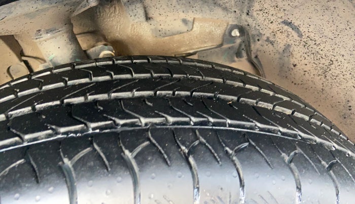 2021 Renault Duster RXZ 1.5 PETROL MT, Petrol, Manual, 1,10,497 km, Right Front Tyre Tread