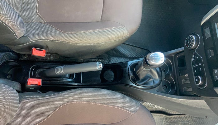 2021 Renault Duster RXZ 1.5 PETROL MT, Petrol, Manual, 1,10,497 km, Gear Lever