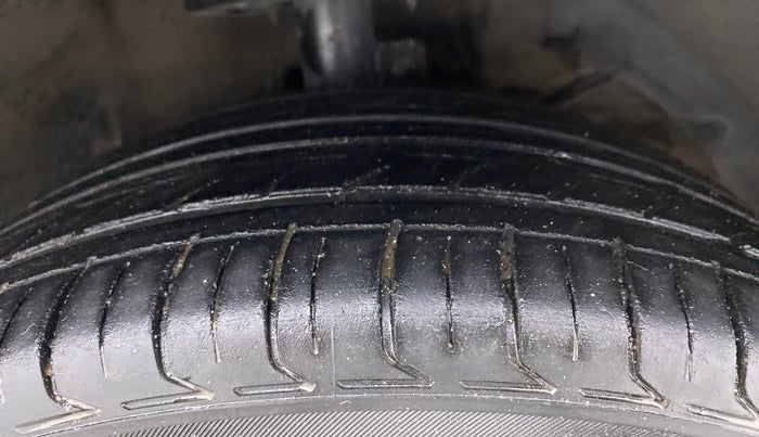 2016 Maruti Baleno ALPHA PETROL 1.2, Petrol, Manual, 1,05,224 km, Right Front Tyre Tread