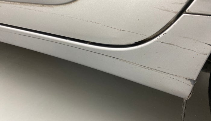 2016 Maruti Baleno ALPHA PETROL 1.2, Petrol, Manual, 1,05,224 km, Left running board - Minor scratches