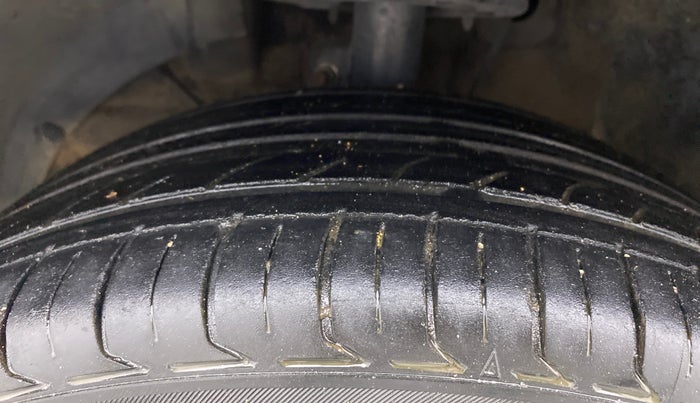 2016 Maruti Baleno ALPHA PETROL 1.2, Petrol, Manual, 1,05,224 km, Left Front Tyre Tread