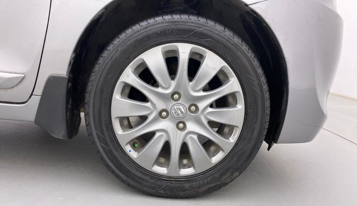 2016 Maruti Baleno ALPHA PETROL 1.2, Petrol, Manual, 1,05,224 km, Right Front Wheel