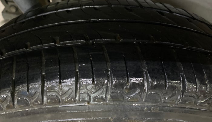 2015 Maruti Wagon R 1.0 VXI, Petrol, Manual, 80,814 km, Right Rear Tyre Tread