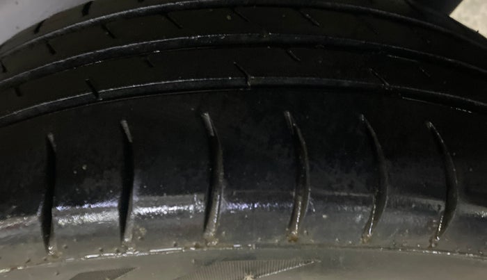2015 Maruti Wagon R 1.0 VXI, Petrol, Manual, 80,814 km, Left Rear Tyre Tread