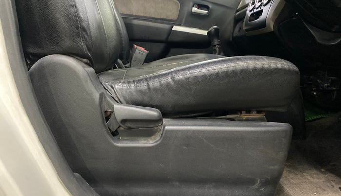2015 Maruti Wagon R 1.0 VXI, Petrol, Manual, 80,814 km, Driver Side Adjustment Panel