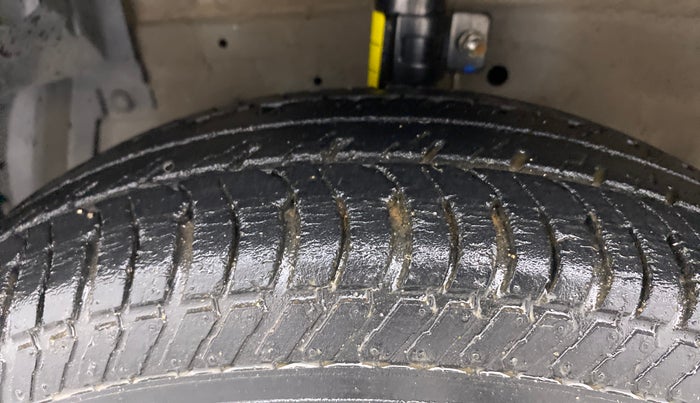 2014 Maruti Swift Dzire VXI, Petrol, Manual, 37,815 km, Left Front Tyre Tread