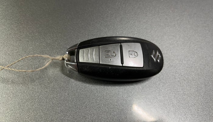 2016 Maruti Baleno ZETA PETROL 1.2, Petrol, Manual, 61,523 km, Key Close Up