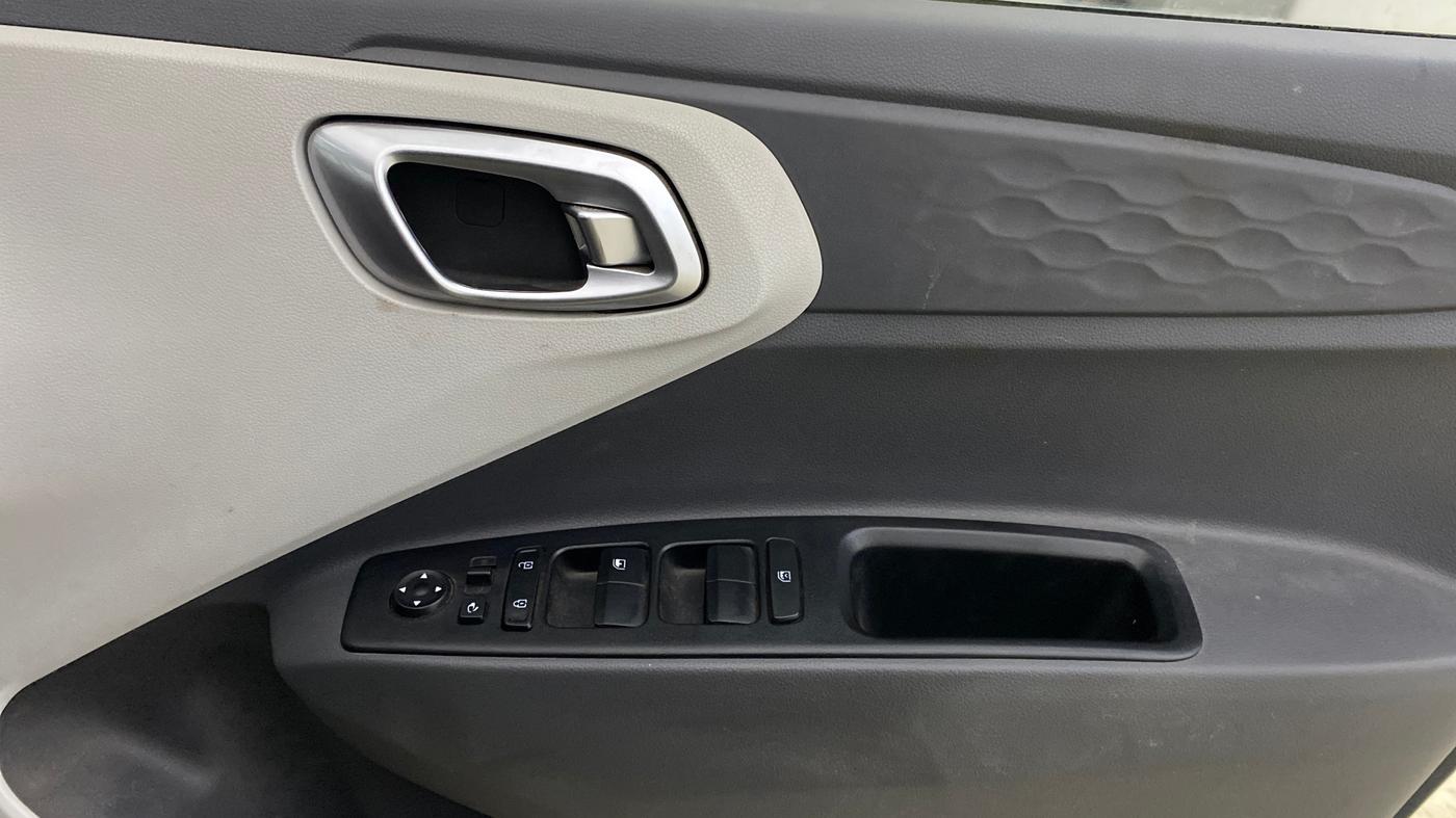 2022 Hyundai GRAND I10 NIOS SPORTZ 1.2 KAPPA VTVT CNG, CNG, Manual, 43,136 km, Driver Side Door Panels Control
