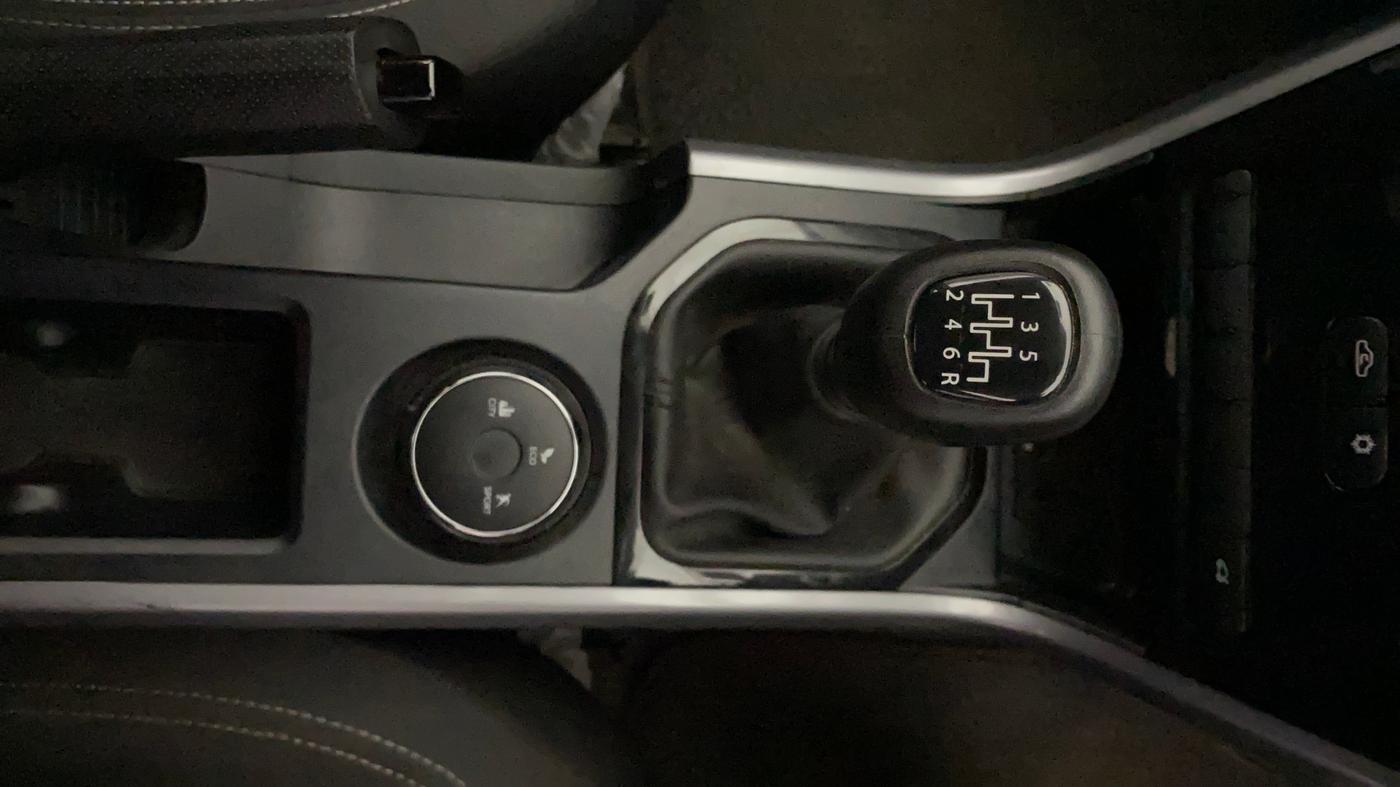 2020 Tata NEXON XM SUNROOF PETROL, Petrol, Manual, 27,588 km, Gear Lever