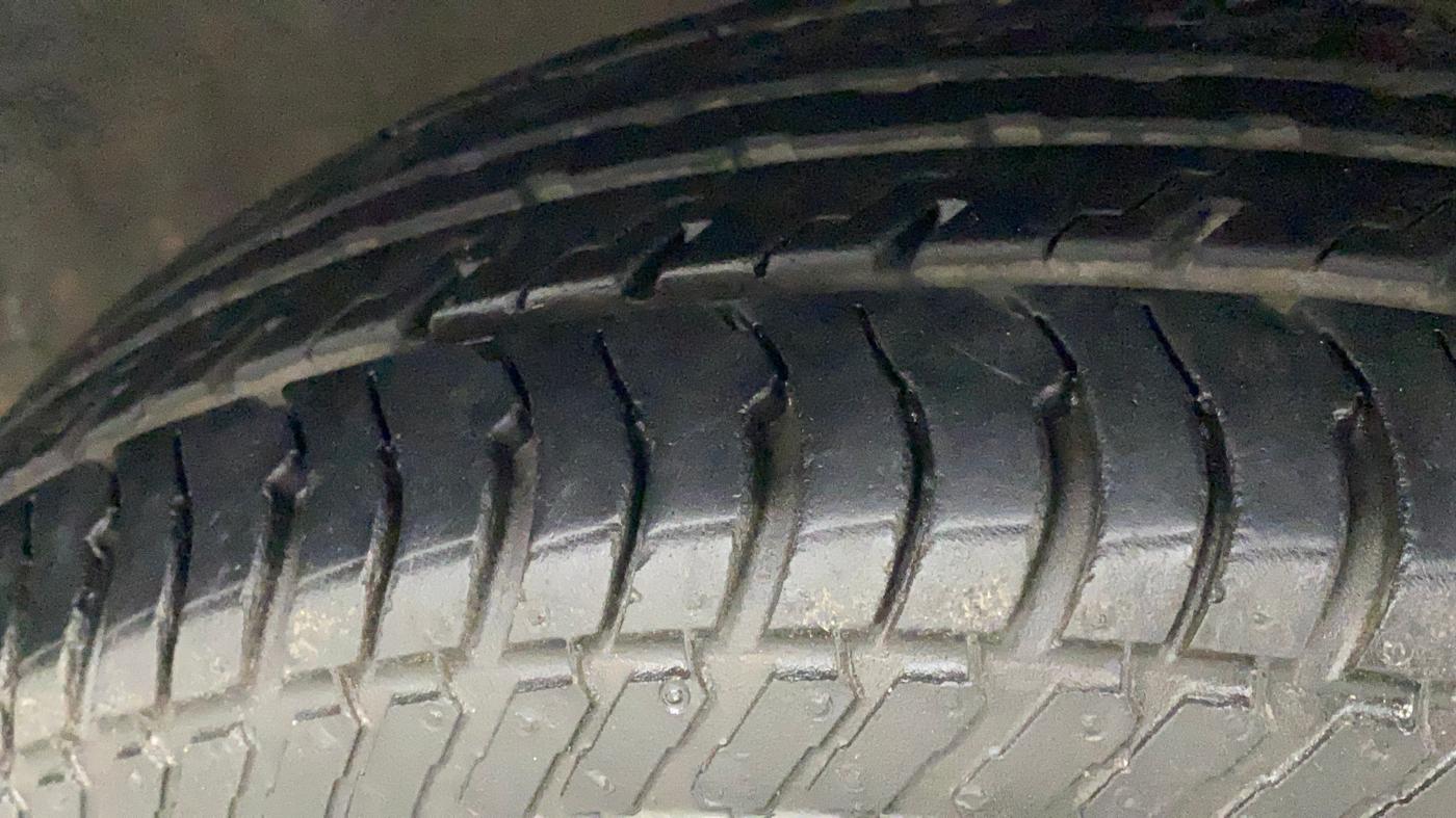 2014 Hyundai Elite i20 MAGNA 1.2, Petrol, Manual, 36,036 km, Right Front Tyre Tread
