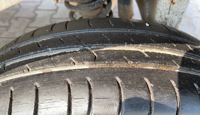 2016 Maruti Eeco 5 STR WITH A/C+HTR, CNG, Manual, 1,27,267 km, Left Rear Tyre Tread