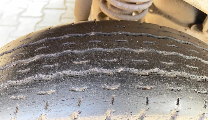 2016 Maruti Eeco 5 STR WITH A/C+HTR, CNG, Manual, 1,27,267 km, Right Rear Tyre Tread