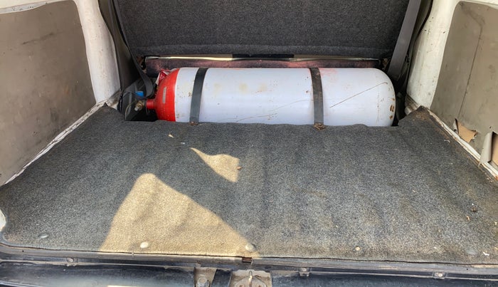 2016 Maruti Eeco 5 STR WITH A/C+HTR, CNG, Manual, 1,27,267 km, Boot Inside