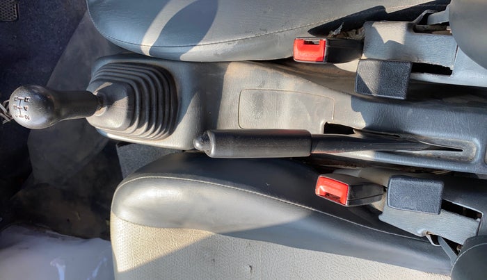 2016 Maruti Eeco 5 STR WITH A/C+HTR, CNG, Manual, 1,27,267 km, Gear Lever