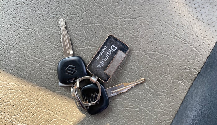 2016 Maruti Eeco 5 STR WITH A/C+HTR, CNG, Manual, 1,27,267 km, Key Close Up