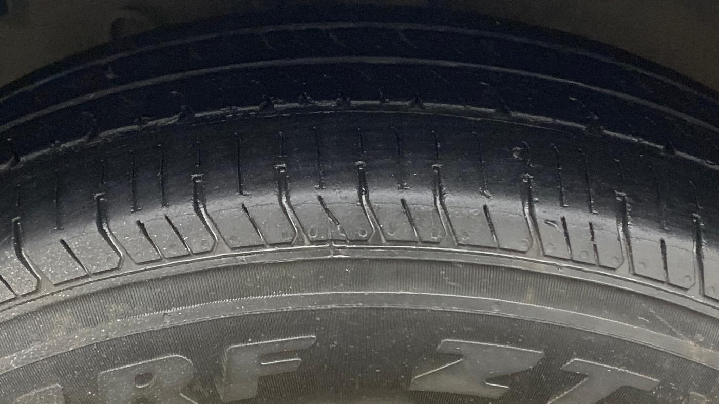 2014 Maruti Swift VDI, Diesel, Manual, 83,759 km, Left Front Tyre Tread