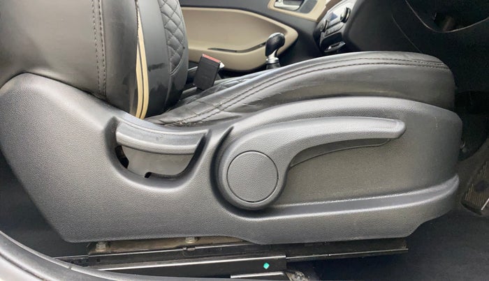 2019 Hyundai Elite i20 ASTA 1.2 (O), Petrol, Manual, 80,663 km, Driver Side Adjustment Panel