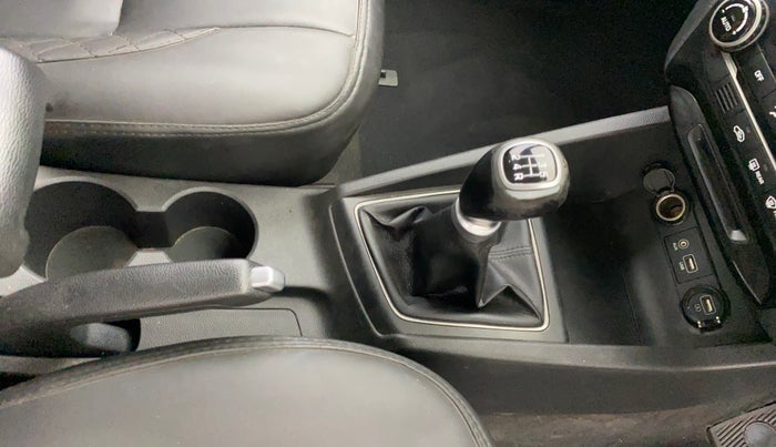 2019 Hyundai Elite i20 ASTA 1.2 (O), Petrol, Manual, 80,663 km, Gear Lever