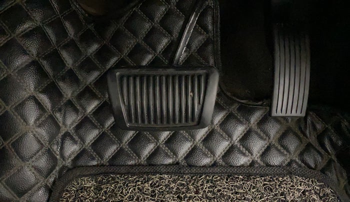 2023 KIA SONET 	 HTX 1.0 TURBO DCT, Petrol, Automatic, 32,597 km, Pedals