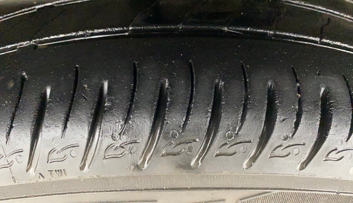 2023 KIA SONET 	 HTX 1.0 TURBO DCT, Petrol, Automatic, 32,597 km, Left Front Tyre Tread