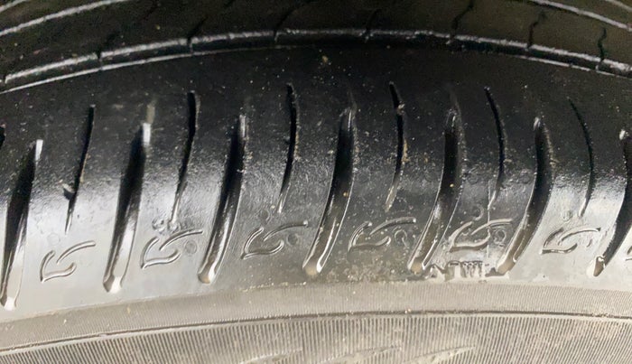 2023 KIA SONET 	 HTX 1.0 TURBO DCT, Petrol, Automatic, 32,597 km, Right Front Tyre Tread