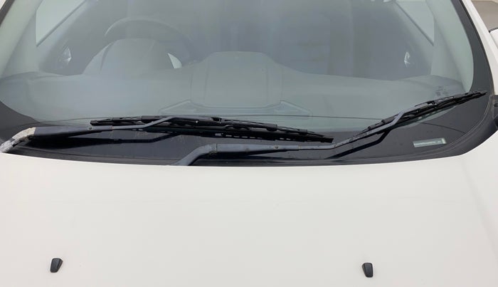 2016 Ford Ecosport TITANIUM+ 1.5L DIESEL, Diesel, Manual, 1,19,063 km, Front windshield - Wiper Blade Broken/Rusted