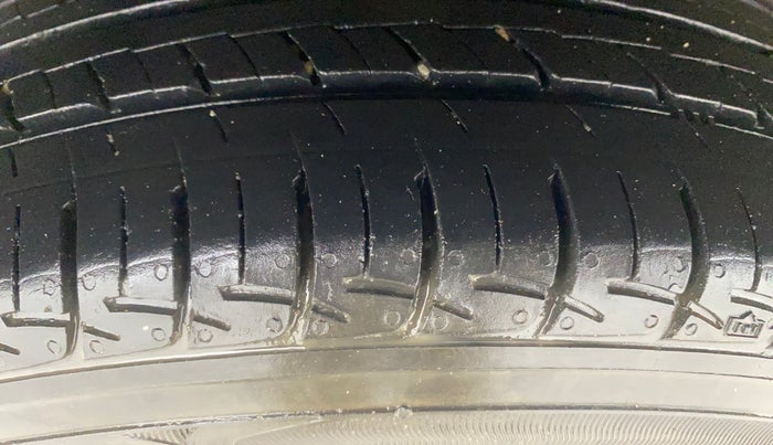 2015 Hyundai Grand i10 SPORTZ 1.2 KAPPA VTVT, Petrol, Manual, 70,997 km, Right Rear Tyre Tread