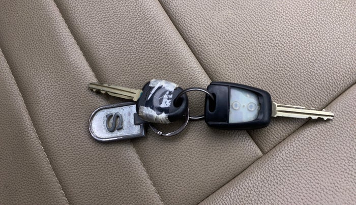 2015 Hyundai Grand i10 SPORTZ 1.2 KAPPA VTVT, Petrol, Manual, 70,997 km, Key Close Up