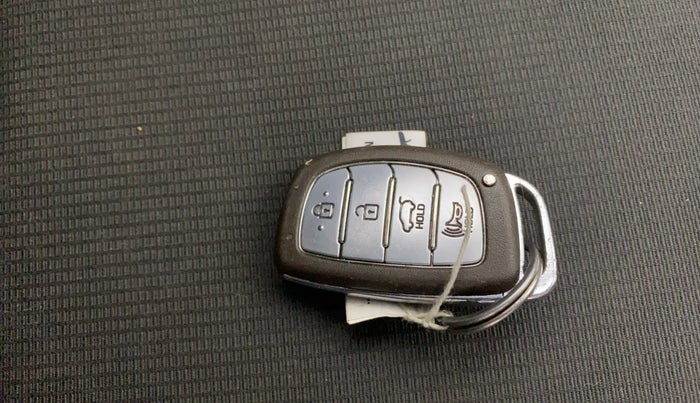 2020 Hyundai VENUE SX PLUS 1.0 TURBO DCT, Petrol, Automatic, 45,863 km, Key Close Up