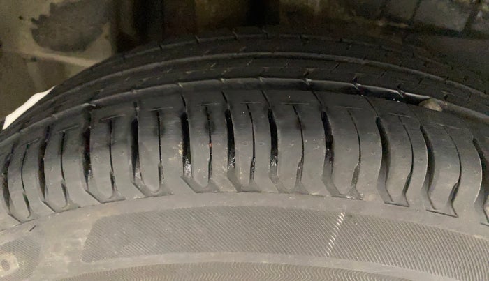 2018 Maruti Dzire VXI, Petrol, Manual, 73,333 km, Right Rear Tyre Tread