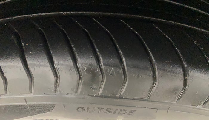 2024 Skoda KUSHAQ STYLE 1.0L TSI MT, Petrol, Manual, 17,862 km, Right Front Tyre Tread