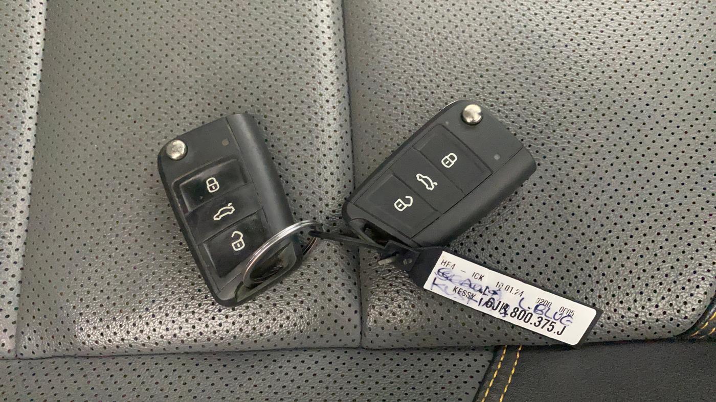 2024 Skoda KUSHAQ STYLE 1.0L TSI MT, Petrol, Manual, 17,929 km, Key Close Up