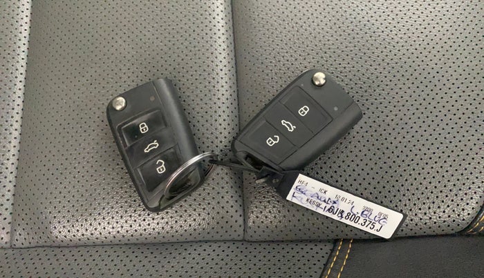 2024 Skoda KUSHAQ STYLE 1.0L TSI MT, Petrol, Manual, 17,862 km, Key Close Up