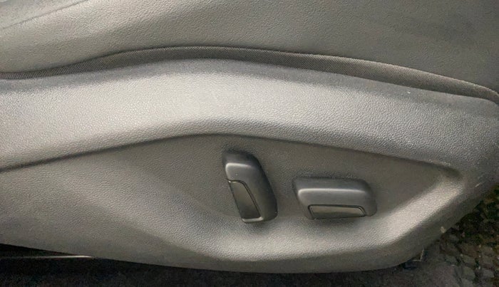 2024 Skoda KUSHAQ STYLE 1.0L TSI MT, Petrol, Manual, 17,862 km, Driver Side Adjustment Panel