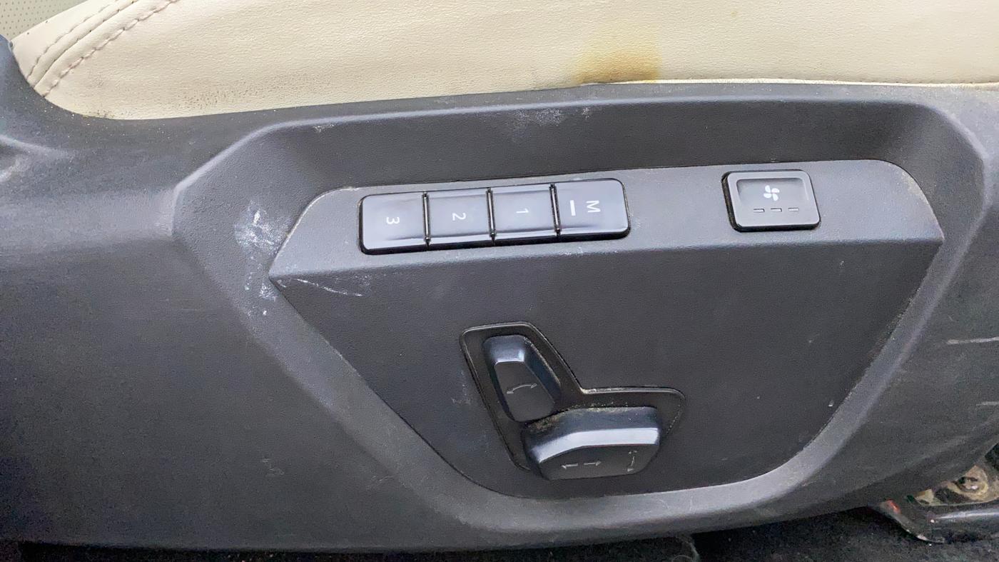 2023 Tata Safari XZ PLUS, Diesel, Manual, 46,665 km, Driver Side Adjustment Panel