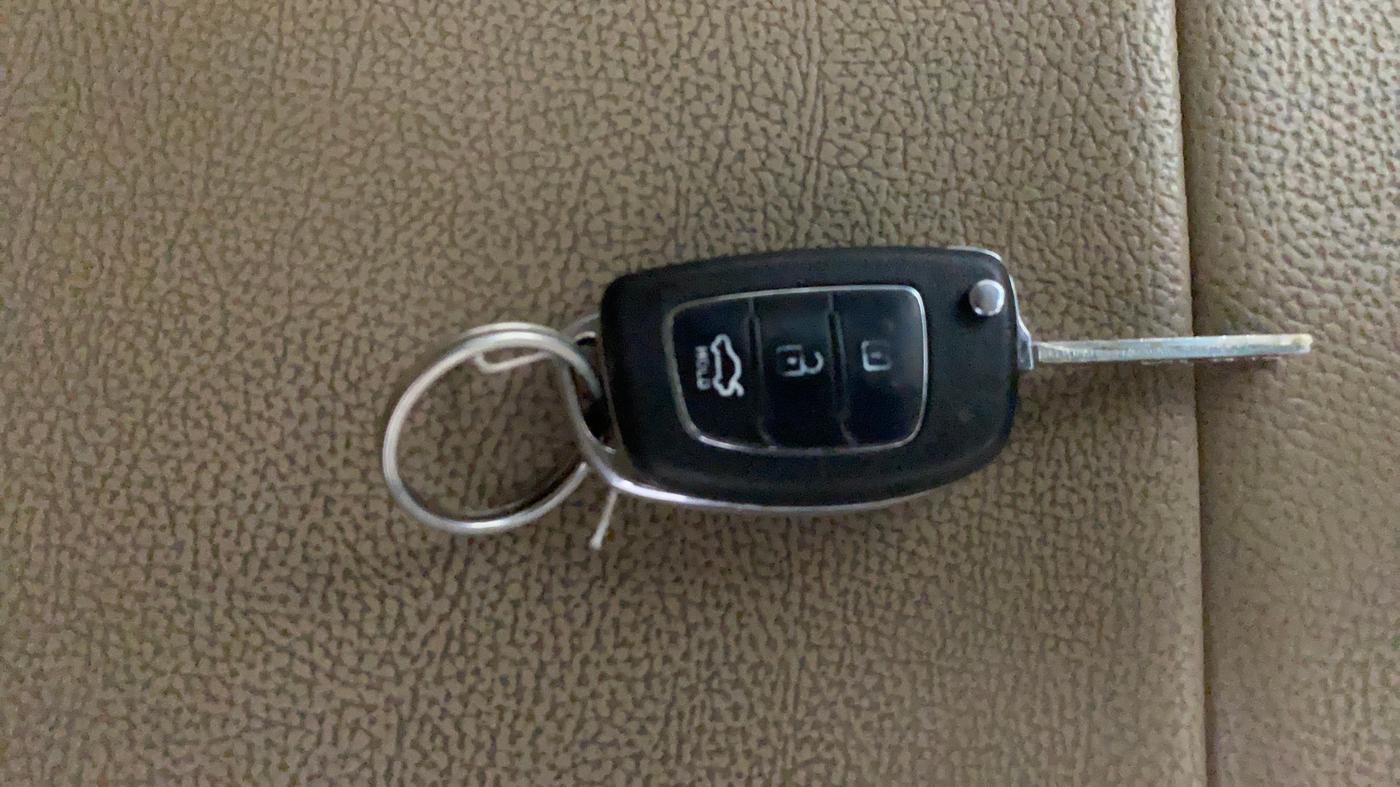 2014 Hyundai Verna FLUIDIC 1.6 VTVT SX, Petrol, Manual, 36,376 km, Key Close Up