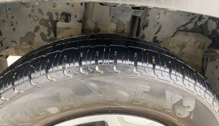 2017 Renault Kwid CLIMBER 1.0, Petrol, Manual, 79,870 km, Left Front Tyre Tread