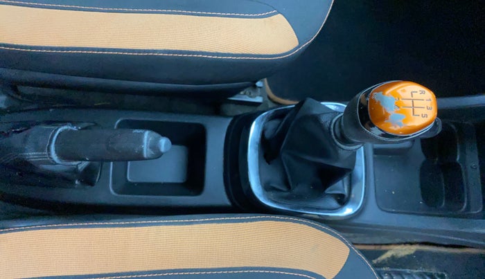 2017 Renault Kwid CLIMBER 1.0, Petrol, Manual, 79,870 km, Gear Lever