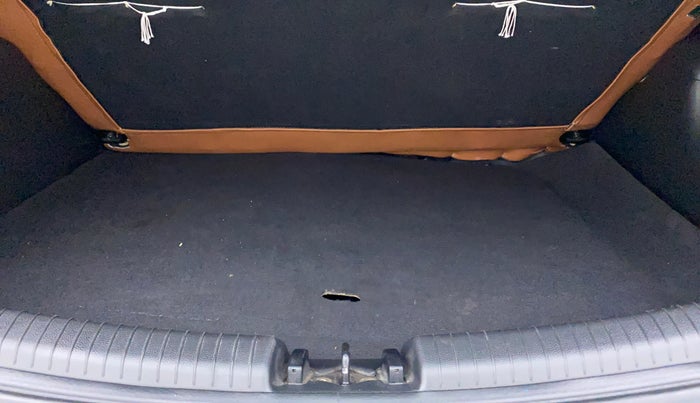 2018 Hyundai Grand i10 SPORTZ 1.2 KAPPA VTVT, Petrol, Manual, 35,225 km, Boot Inside